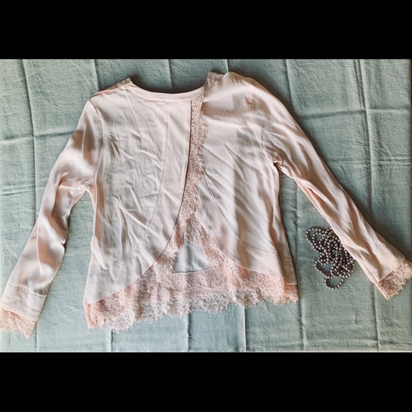 WAYF lace-trim envelope-back blouse | Blush Top - Picture 3 of 3